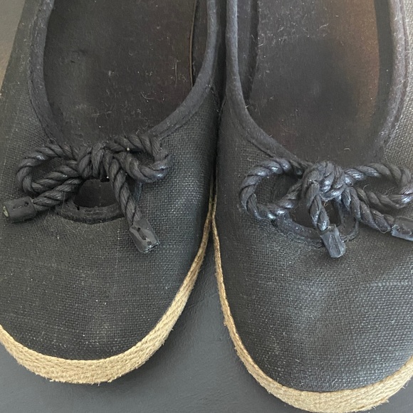 UGG Women's Black and Tan Espadrille Shoes - Picture 4 of 7